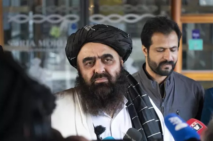 Los talibán reciben en Kabul a una delegación de la ONU.