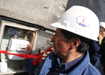 YPFB prevé 60.000 instalaciones de redes de gas domiciliario este año