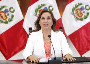 Boluarte carga contra los violentos en Lima y reitera su negativa a dimitir.