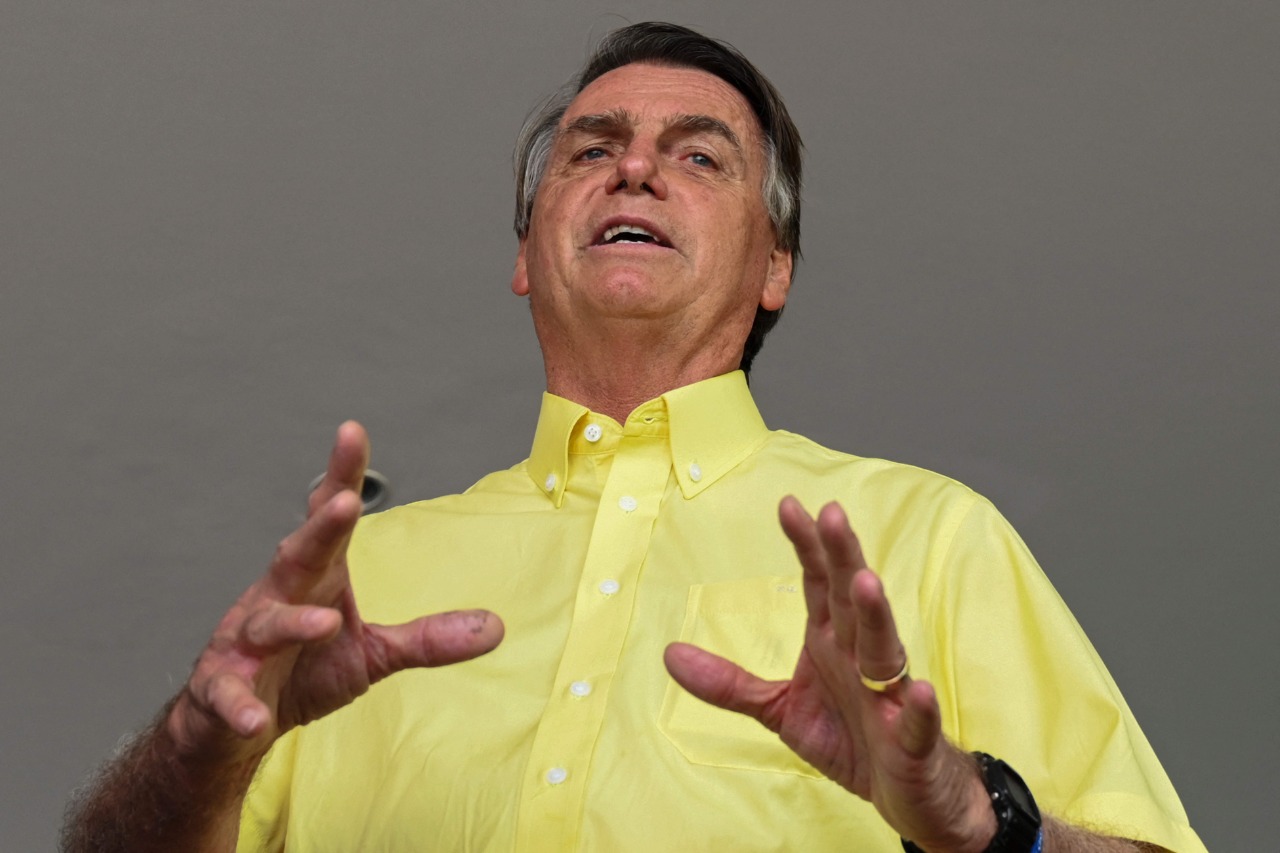 El equipo legal de Bolsonaro pide que no incluya el borrador de golpe.