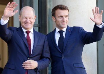 Macron y Scholz insisten en la inversión de las FFAA.