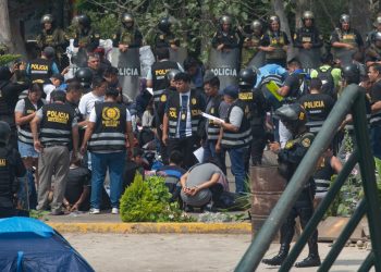 Piden liberar a periodistas en el asalto a la Universidad de San Marcos.