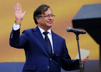 Petro pide una respuesta de la OEA ante la actuación policial en Perú