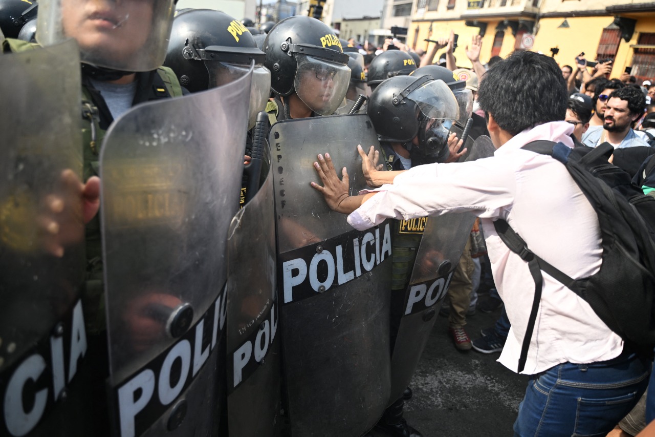 Piden comparecencia del primer ministro y del ministro del Interior de Perú.