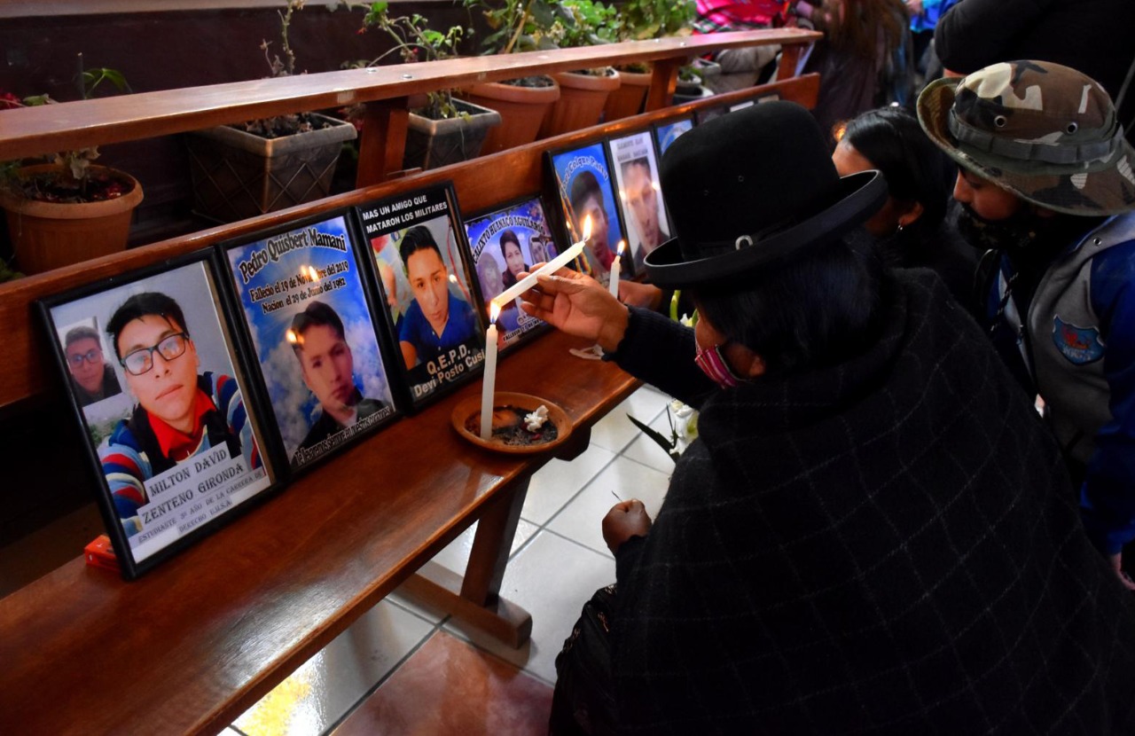 Familiares recuerdan a sus fallecidos durante los conflictos de 2019. Foto: Archivo La Razón.