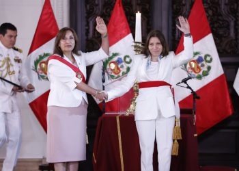 La ministra de Producción de Perú presenta su renuncia al cargo.