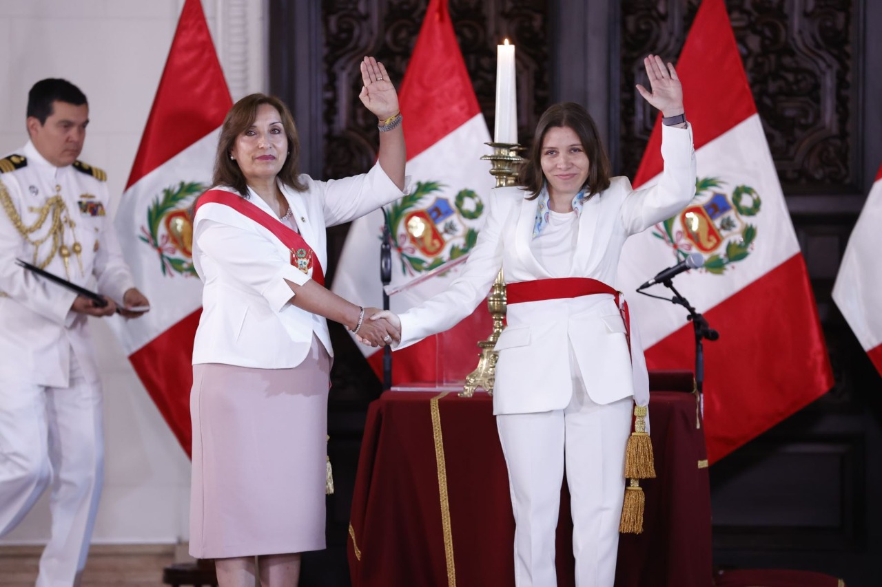 La ministra de Producción de Perú presenta su renuncia al cargo.