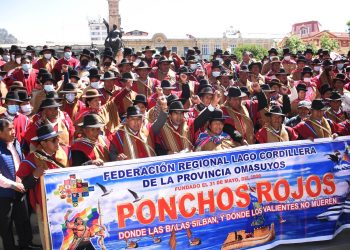 Los Ponchos Rojos exigen pruebas de las acusaciones de la presidenta de Perú, Dina Boluarte, sobre el financiamiento e ingreso de balas.