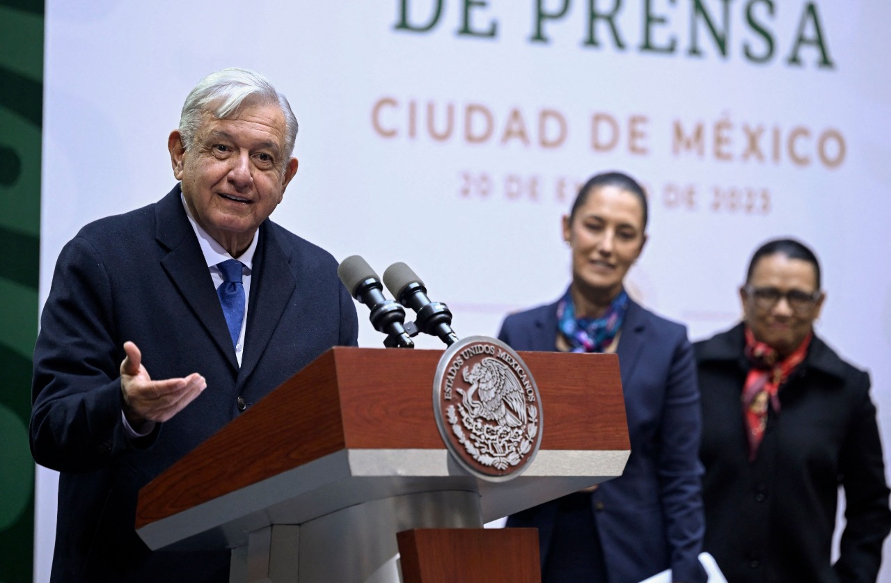 Obrador carga contra la ONU y la UE por su 'silencio' ante la situación en Perú.