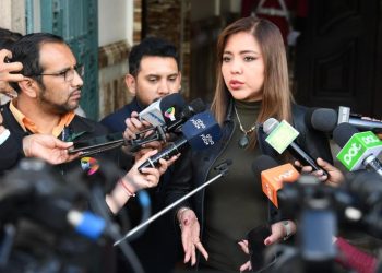 La Viceministra de Comunicación en contacto con los medios. Foto: ABI.