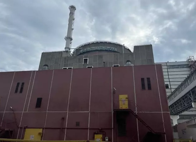 El OIEA informa de explosiones en los exteriores de la central nuclear de Zaporiyia.