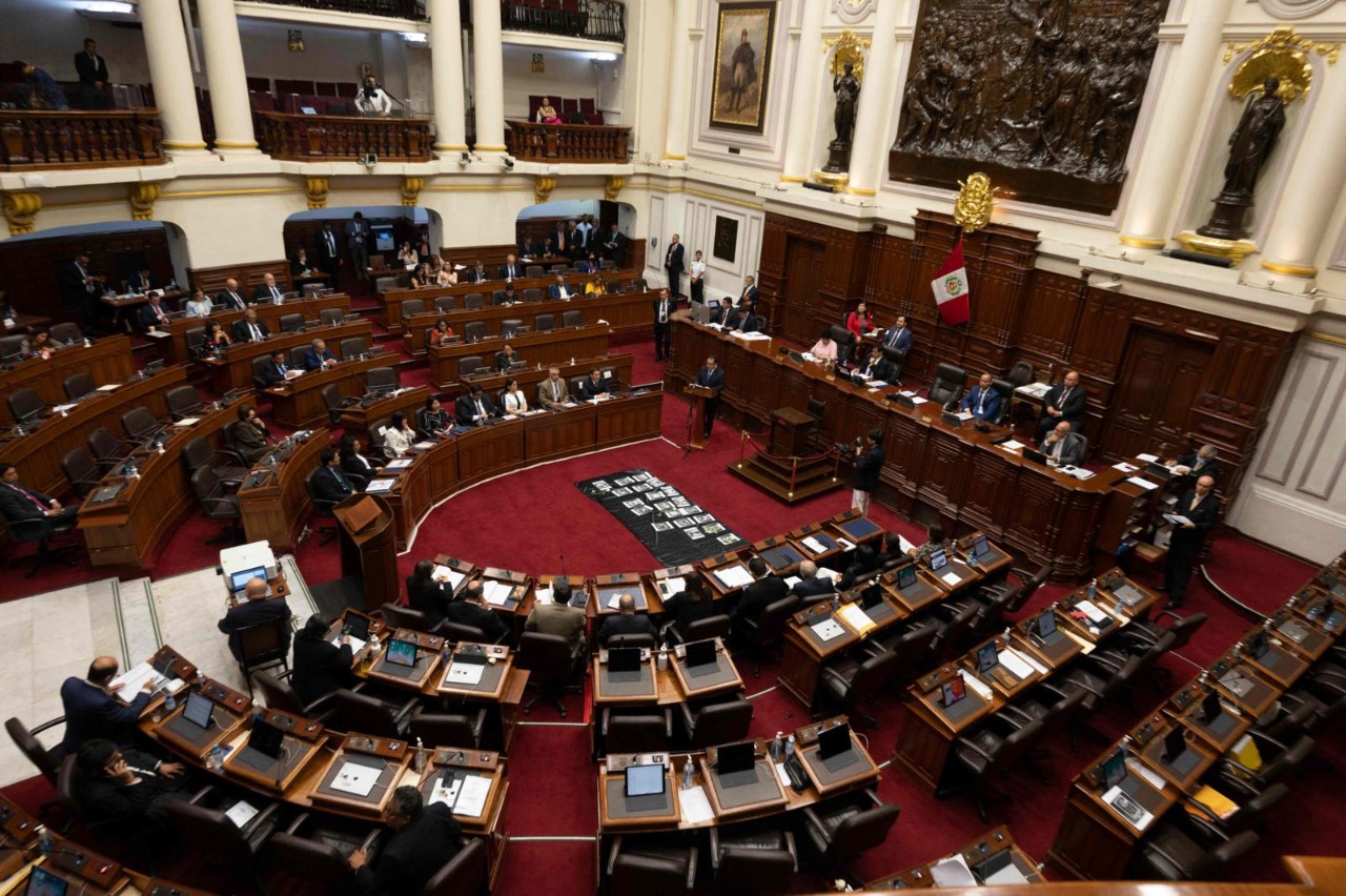 Congreso de Perú da 'luz verde' a reconsiderar el adelanto de las elecciones presidenciales a 2023.