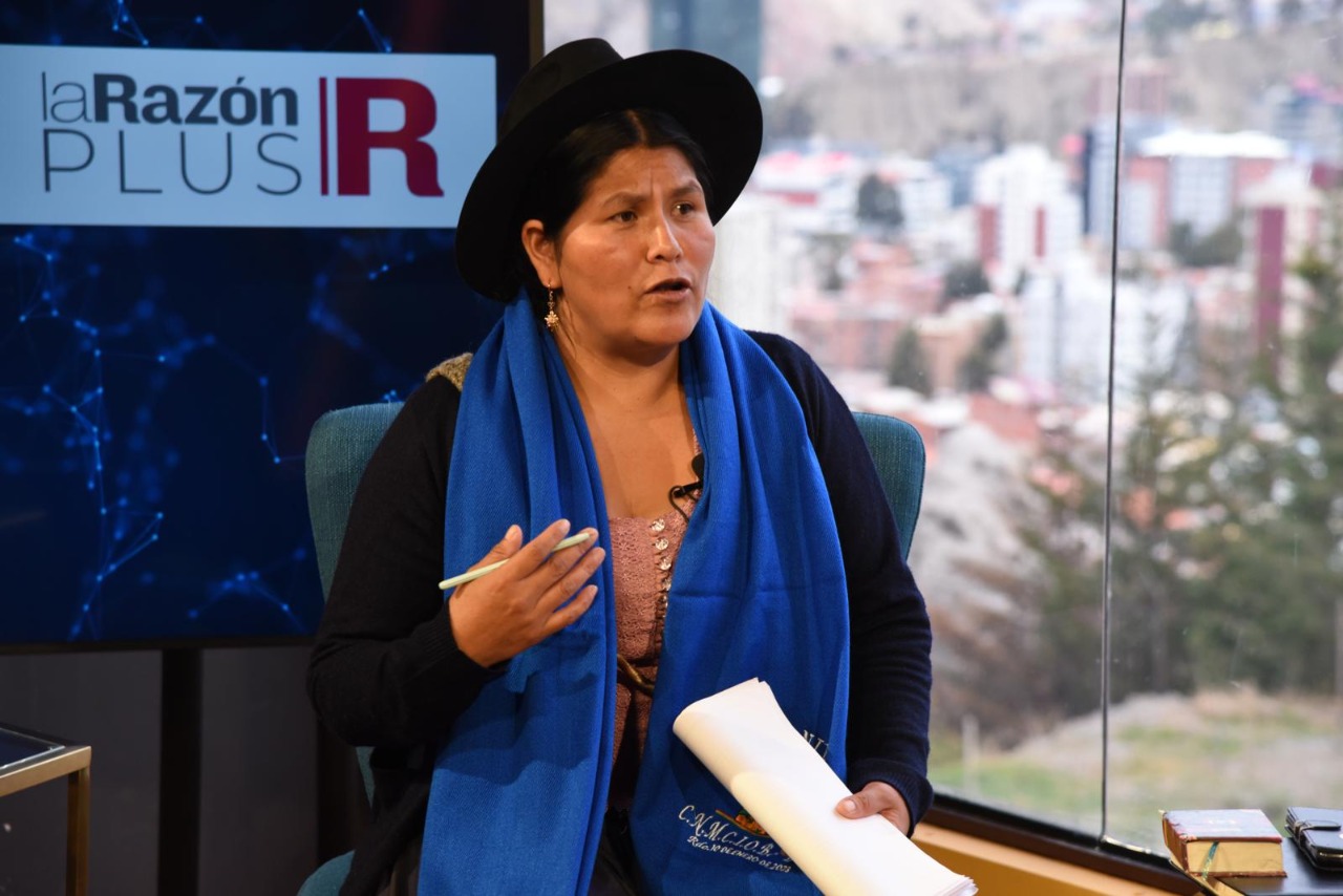 Flora Aguilar denuncia a ‘traidores’ del MAS, reivindica a Morales y arropa a Arce