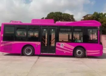 Pakistán inaugurará el 1 de febrero su primer autobús público solo para mujeres.