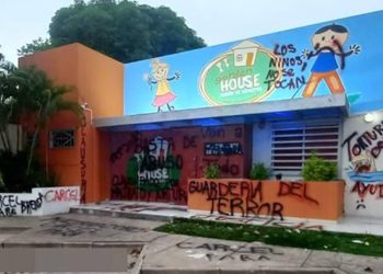Harol, uno de los padres denunciantes, detalló que su hijo fue envuelto con una cinta de embalaje en este sitio.