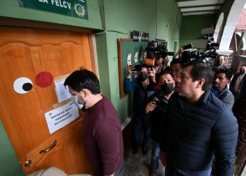 Abogados de Camacho en instalaciones de la Policía. Foto: APG.