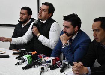 Los abogados del gobernador Camacho en conferencia de prensa. Foto: APG.