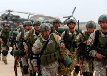 Policía Nacional y el Ejército de Perú desbloquean la Panamericana Sur.