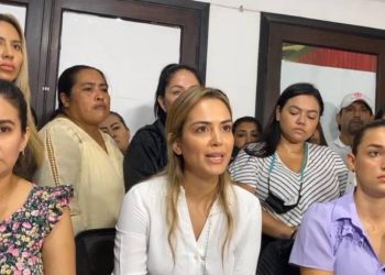Esposa de Camacho brindó este lunes una conferencia de prensa. Foto: Unitel.