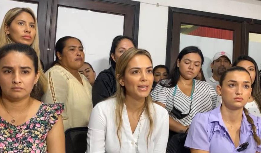Esposa de Camacho brindó este lunes una conferencia de prensa. Foto: Unitel.