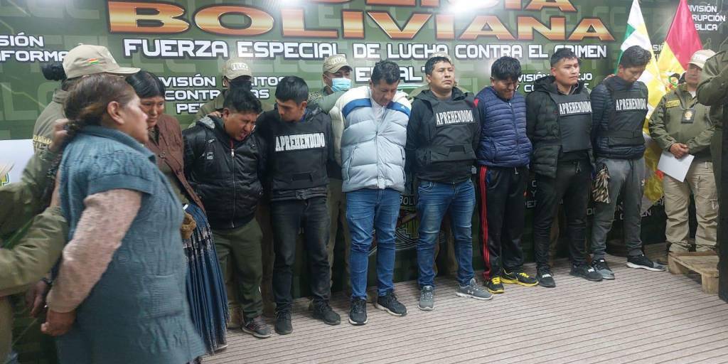 Los ocho hombres fueron trasladados al penal de San Pedro y las dos mujeres, a la cárcel de Obrajes.