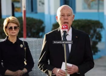El presidente de Túnez destituye a los ministros de Educación y Agricultura.