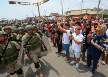 La OEA pide elecciones en Perú, preocupada por 'uso excesivo de fuerza'.