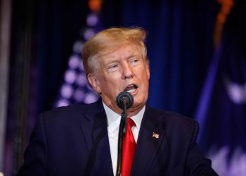 Trump demanda al periodista Woodward por publicar sus entrevistas. Experiodista