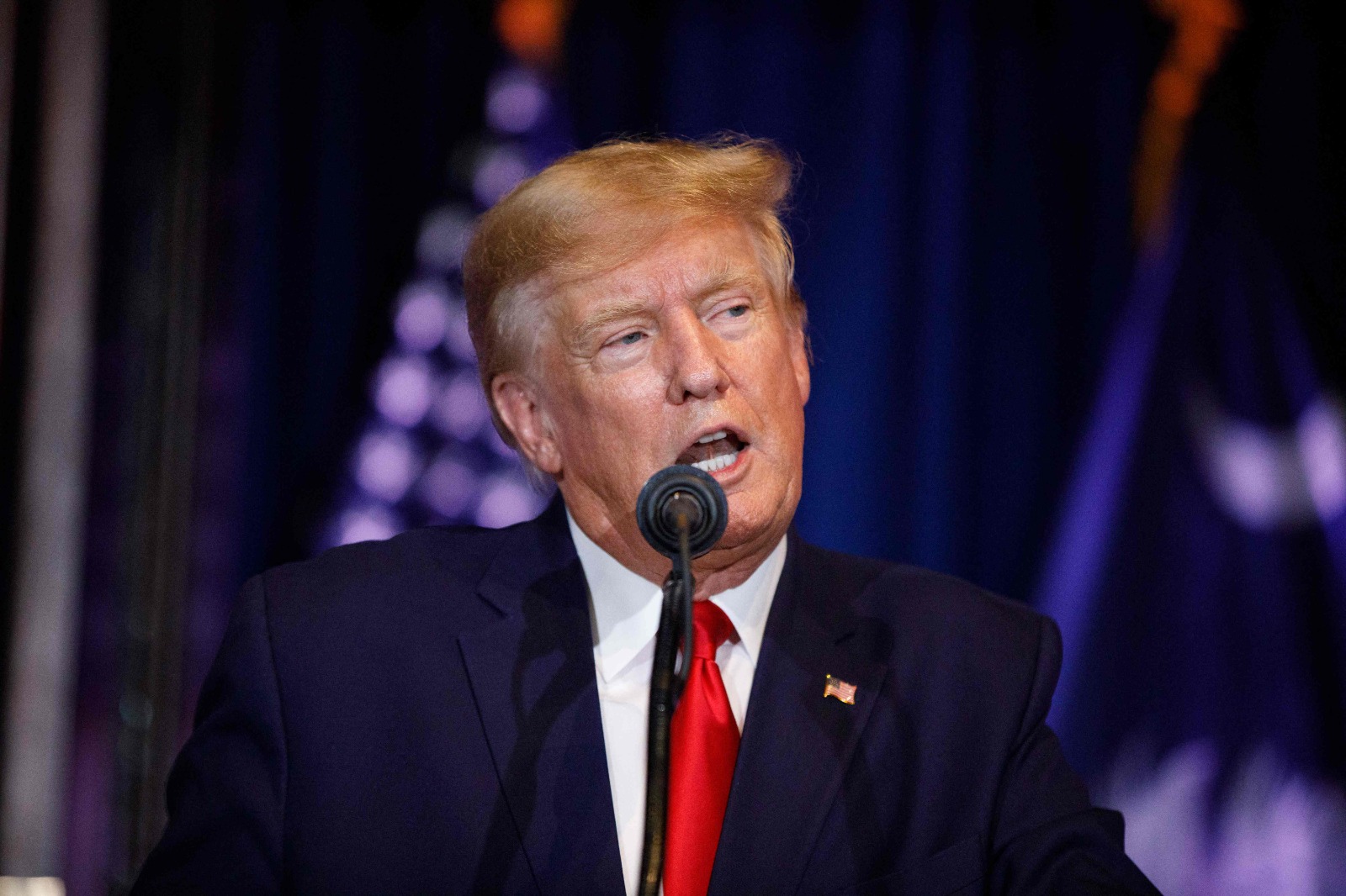 Trump demanda al periodista Woodward por publicar sus entrevistas. Experiodista