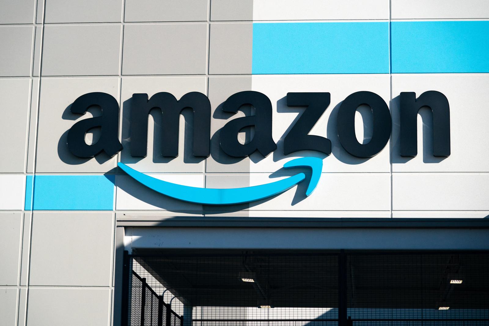 Juez determina que Amazon violó la ley en su campaña antisindical.