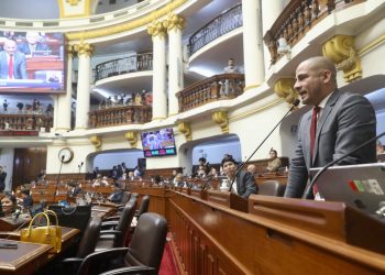 Congreso de Perú aplaza la votación sobre el adelanto electoral.