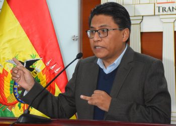 El ministro de Justicia, Iván Lima, en conferencia de prensa. Foto: APG.