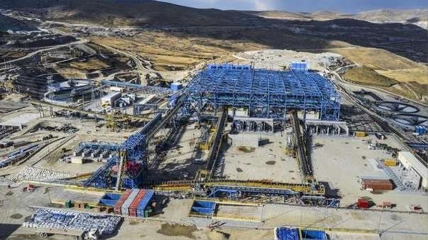Mina de cobre Las Bambas de Perú paraliza sus operaciones.