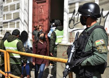 Se concientizará mediante charlas en las aulas a los estudiantes, con la presencia de profesores y padres de familia.