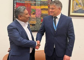 El canciller de Bolivia junto con el representante extranjero. Foto: Rogelio Mayta.