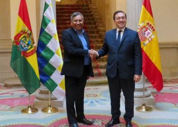 Las autoridades de relaciones exteriores de Bolivia y España. Foto: Cancillería Bolivia.