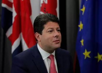 Gibraltar tacha de 'violación grave' que españoles entren en su playa.