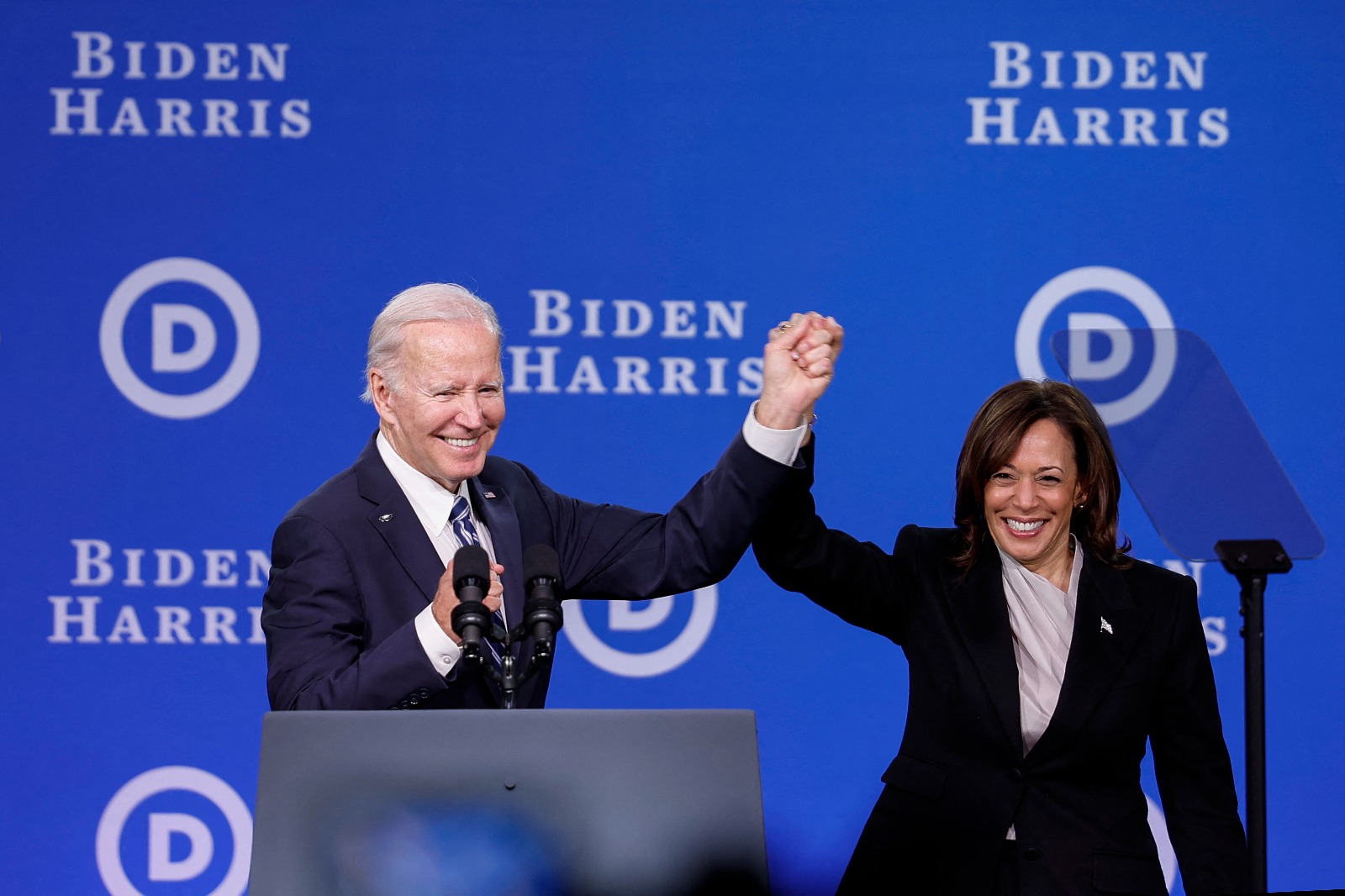 Demócratas dispuestos a luchar por Biden mientras sopesa otro mandato.