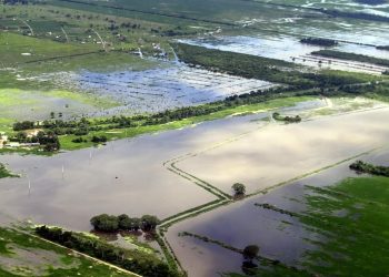 Zonas anegadas por las lluvias en el municipio de Cuatro Cañadas, en Santa Cruz.