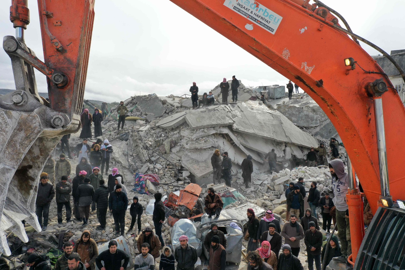 Al menos 20 escapan de cárcel de siria con presos de Estado Islámico.