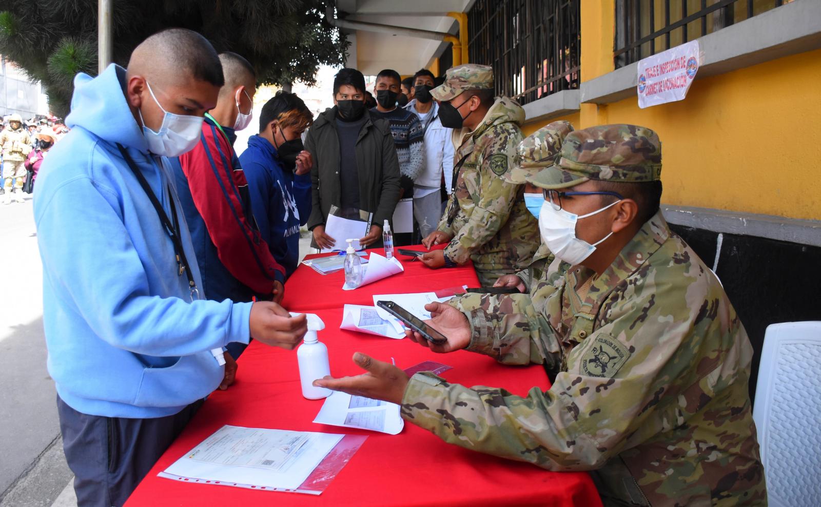 El proceso de reclutamiento para el servicio militar. Foto: APG.