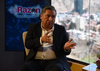 Bolivia acepta disculpas del congresista peruano que llamó ‘mantel de chifa’ a la wiphala