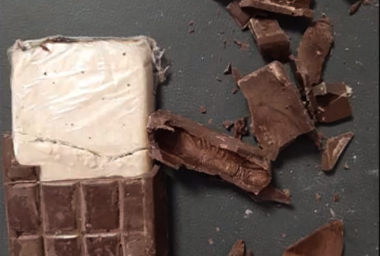 Un hombre de 25 años que fingía ser discapacitado y vendía dulces en Cochabamba, se dedicaba al microtráfico.
