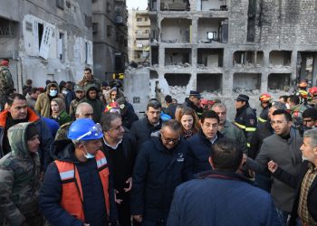 Detienen a 48 personas en Turquía por saqueos tras por sismo.