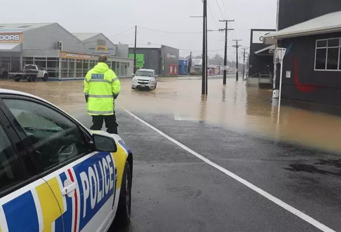 Nueva Zelanda declara el estado de emergencia en el país por el ciclón.