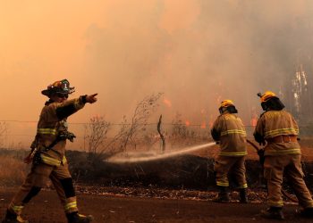 Aumentan a 25 las muertes en los incendios de Chile.