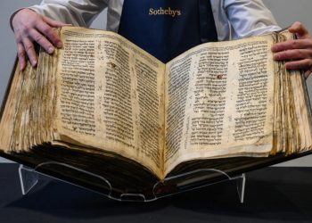 La biblia hebrea más antigua irá a subasta por hasta $us 50 millones.