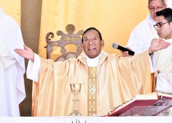 El cardenal Toribio Ticona tiene tres costillas fracturadas, pero no requiere cirugía
