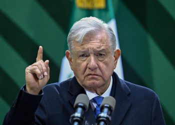 López Obrador llama 'calumniador' al abogado Luna.