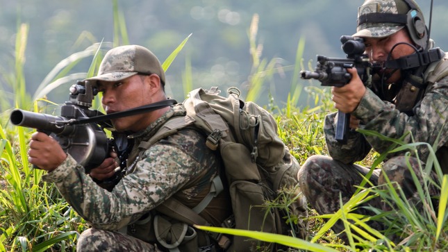 Sendero Luminoso hiere a dos militares en Perú en zona donde mató a siete policías.